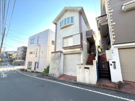 �_�ސ쌧���l�s�`���`���7���ڂ̒��È�ˌ��Ă̑O�ʓ��H�܂ތ��n�ʐ^