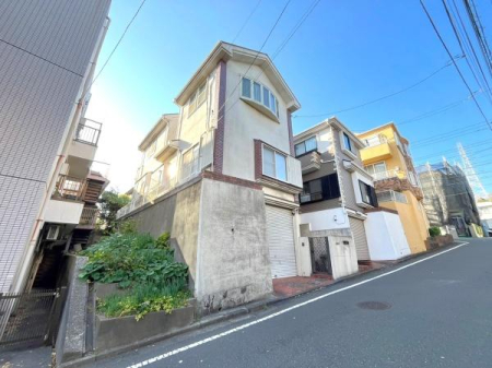 �_�ސ쌧���l�s�`���`���7���ڂ̒��È�ˌ��Ă̑O�ʓ��H�܂ތ��n�ʐ^