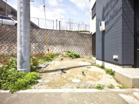 �_�ސ쌧���l�s�`���`���1���ڂ̒��È�ˌ��Ă̑O�ʓ��H�܂ތ��n�ʐ^