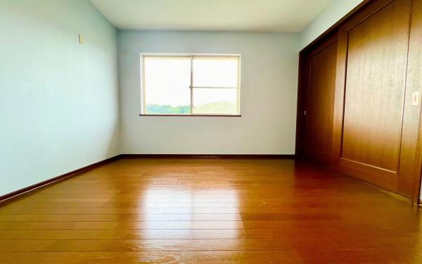 �_�ސ쌧���l�s�t��j��2���ڂ̒��È�ˌ��Ă̎q������