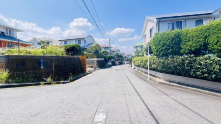 �_�ސ쌧���l�s�����\����1���ڂ̒��È�ˌ��Ă̑O�ʓ��H�܂ތ��n�ʐ^