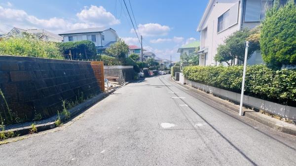 �_�ސ쌧���l�s�����\����1���ڂ̒��È�ˌ��Ă̑O�ʓ��H�܂ތ��n�ʐ^