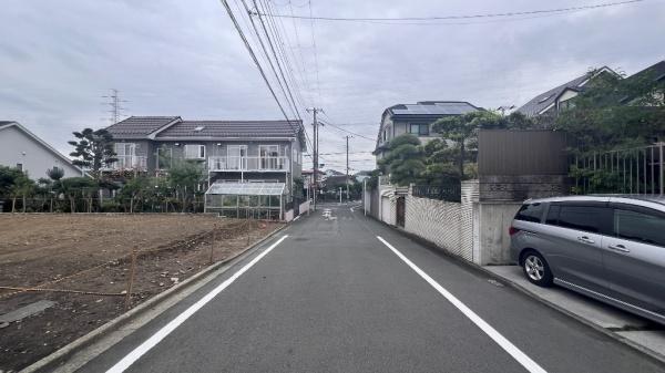 �_�ސ쌧���l�s��q��m����4���ڂ̓y�n�̑O�ʓ��H�܂ތ��n�ʐ^