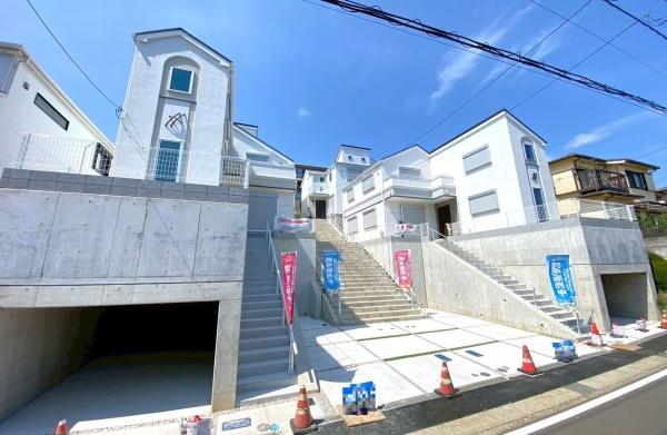 �_�ސ쌧���l�s�`��擌�i�J3���ڂ̐V�z��ˌ��Ă̑O�ʓ��H�܂ތ��n�ʐ^