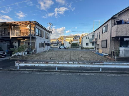 �_�ސ쌧���l�s�ߌ��掂�q�P�J1���ڂ̐V�z��ˌ��Ă̑O�ʓ��H�܂ތ��n�ʐ^