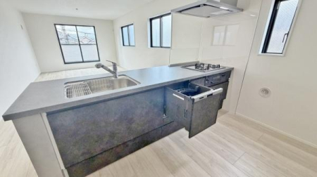 �_�ސ쌧���l�s�˒ˋ��q�c���̐V�z��ˌ��ẴL�b�`��