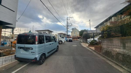 �_�ސ쌧���l�s���攒��5���ڂ̐V�z��ˌ��Ă̑O�ʓ��H�܂ތ��n�ʐ^