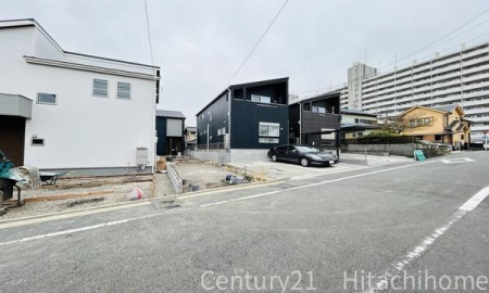 �_�ސ쌧���l�s��q��m����3���ڂ̐V�z��ˌ��Ă̑O�ʓ��H�܂ތ��n�ʐ^