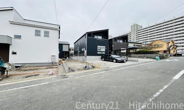 �_�ސ쌧���l�s��q��m����3���ڂ̐V�z��ˌ��Ă̑O�ʓ��H�܂ތ��n�ʐ^