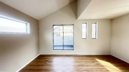 �_�ސ쌧���q�s���R5���ڂ̐V�z��ˌ��Ẵ��r���O