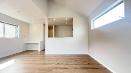 �_�ސ쌧���q�s���R5���ڂ̐V�z��ˌ��Ẵ��r���O