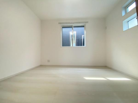 �_�ސ쌧���s���擡��4���ڂ̐V�z��ˌ��Ă̎q������