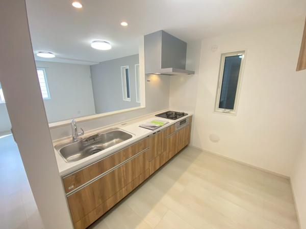 �_�ސ쌧���s���擡��4���ڂ̐V�z��ˌ��ẴL�b�`��