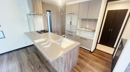 �_�ސ쌧���l�s�`�������R4���ڂ̐V�z��ˌ��ẴL�b�`��