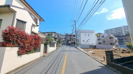 �_�ސ쌧���l�s�`������1���ڂ̐V�z��ˌ��Ă̑O�ʓ��H�܂ތ��n�ʐ^