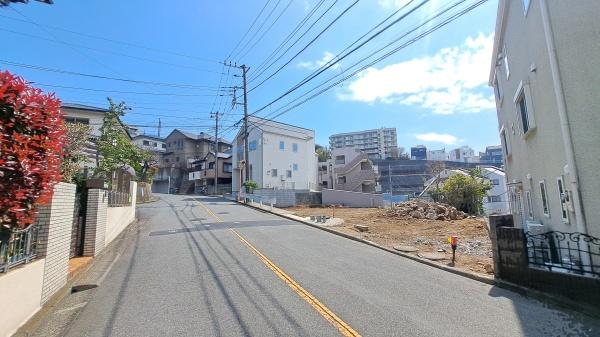 �_�ސ쌧���l�s�`������1���ڂ̐V�z��ˌ��Ă̑O�ʓ��H�܂ތ��n�ʐ^