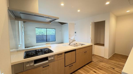 �_�ސ쌧���q�s��K��5���ڂ̐V�z��ˌ��ẴL�b�`��