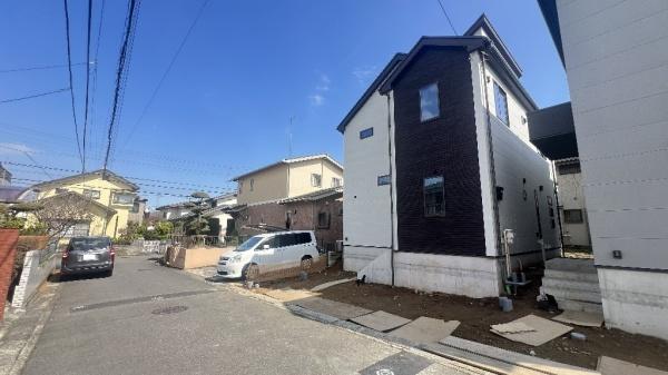 �_�ސ쌧���l�s�`�������R4���ڂ̐V�z��ˌ��Ă̑O�ʓ��H�܂ތ��n�ʐ^