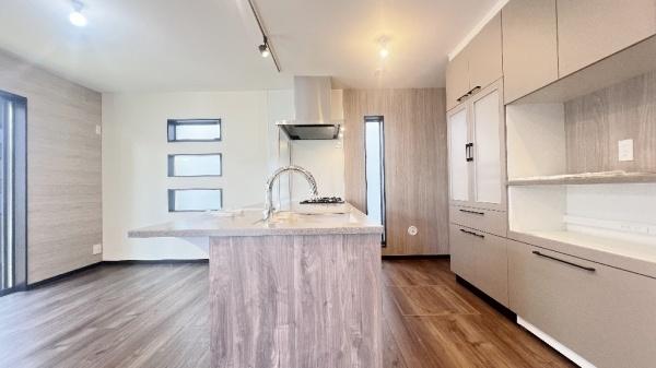 �_�ސ쌧���l�s�`�������R4���ڂ̐V�z��ˌ��Ẵ��r���O