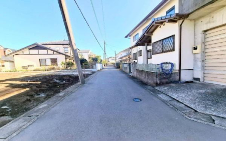 �_�ސ쌧���l�s���J��{��2���ڂ̐V�z��ˌ��Ă̑O�ʓ��H�܂ތ��n�ʐ^