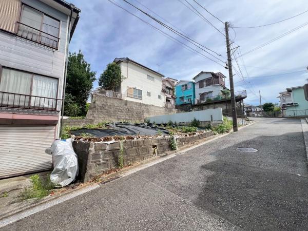 �_�ސ쌧���l�s���Z�c��2���ڂ̓y�n�̑O�ʓ��H�܂ތ��n�ʐ^