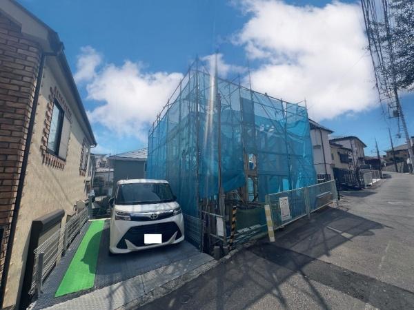 �_�ސ쌧���l�s�_�ސ��Z�p��6���ڂ̐V�z��ˌ��Ă̑O�ʓ��H�܂ތ��n�ʐ^