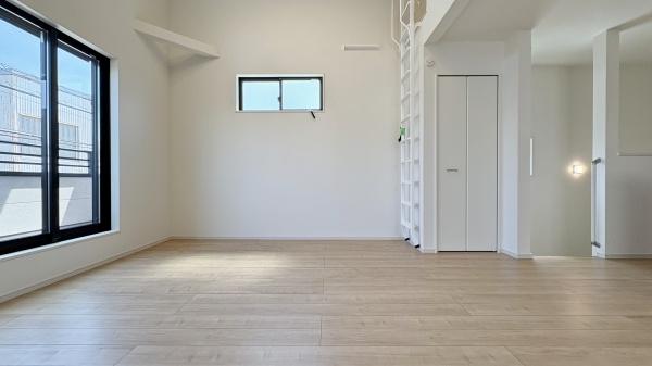 �_�ސ쌧���s����哇�㒬�̐V�z��ˌ��Ẵ��r���O