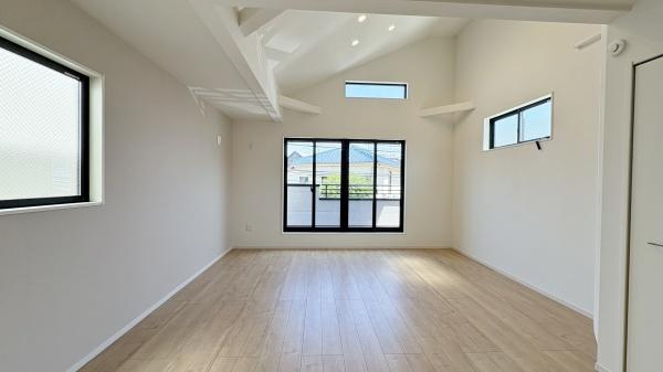 �_�ސ쌧���s����哇�㒬�̐V�z��ˌ��Ẵ��r���O