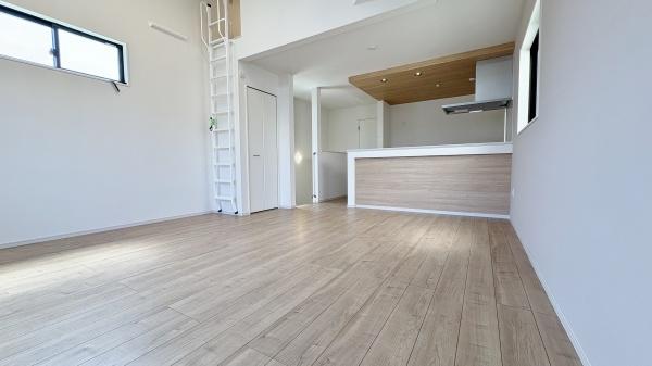 �_�ސ쌧���s����哇�㒬�̐V�z��ˌ��Ẵ��r���O