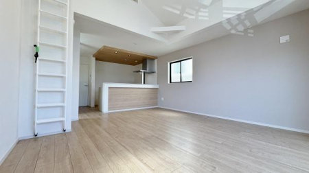 �_�ސ쌧���s����哇�㒬�̐V�z��ˌ��Ẵ��r���O