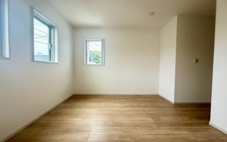 �_�ސ쌧���l�s�����哹2���ڂ̐V�z��ˌ��Ă̎q������