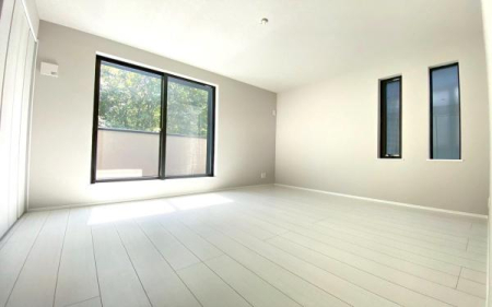 �_�ސ쌧���l�s�`�k����䒬�̐V�z��ˌ��Ă̎q������