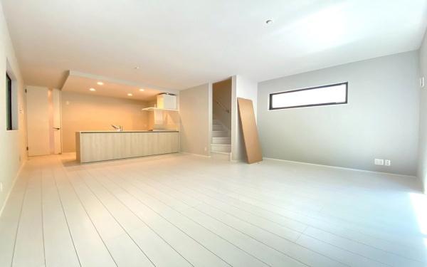 �_�ސ쌧���l�s�`�k����䒬�̐V�z��ˌ��Ẵ��r���O