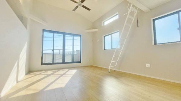 �_�ސ쌧���l�s��撆�c��4���ڂ̐V�z��ˌ��Ẵ��r���O