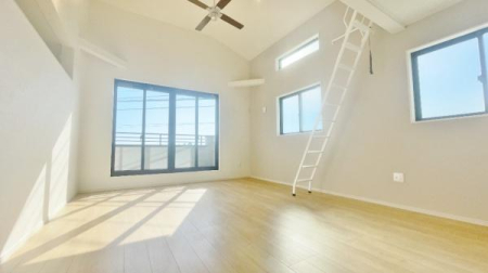 �_�ސ쌧���l�s��撆�c��4���ڂ̐V�z��ˌ��Ẵ��r���O