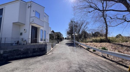 �_�ސ쌧���l�s����쓇���̒��È�ˌ��Ă̑O�ʓ��H�܂ތ��n�ʐ^