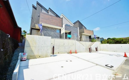 �_�ސ쌧���l�s��扪�Ò��̐V�z��ˌ��Ă̑O�ʓ��H�܂ތ��n�ʐ^