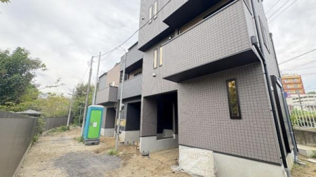 �_�ސ쌧���q�s�␣�̐V�z��ˌ��Ă̑O�ʓ��H�܂ތ��n�ʐ^