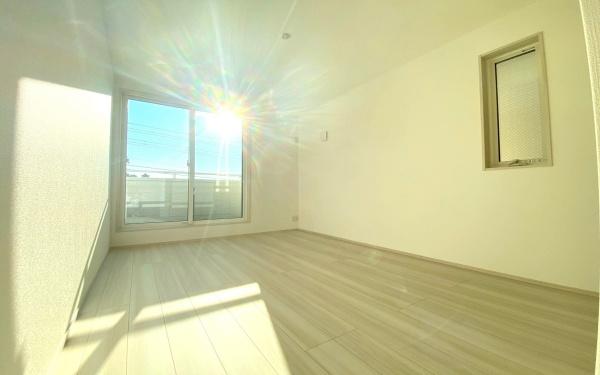 �_�ސ쌧���l�s����R����3���ڂ̐V�z��ˌ��Ă̎q������