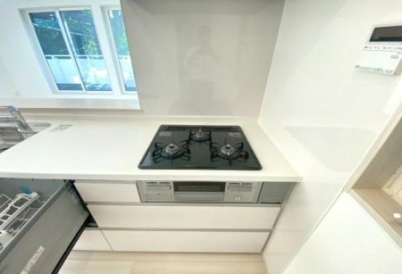 �_�ސ쌧���l�s����R����3���ڂ̐V�z��ˌ��ẴL�b�`��