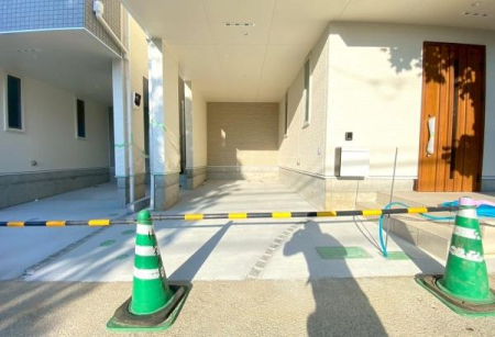 �_�ސ쌧���l�s����R����3���ڂ̐V�z��ˌ��Ă̒��ԏ�