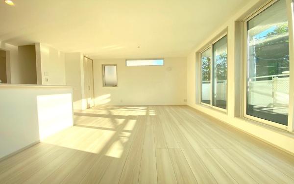 �_�ސ쌧���l�s����R����3���ڂ̐V�z��ˌ��Ẵ��r���O