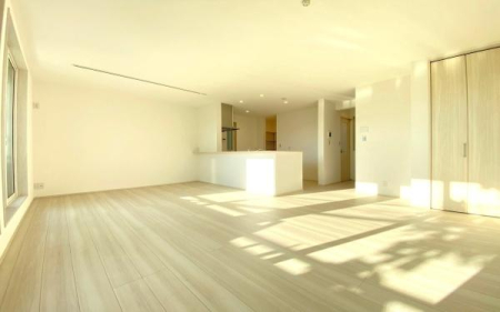 �_�ސ쌧���l�s����R����3���ڂ̐V�z��ˌ��Ẵ��r���O