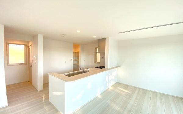 �_�ސ쌧���l�s����R����3���ڂ̐V�z��ˌ��ẴL�b�`��