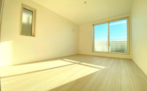 �_�ސ쌧���l�s����R����3���ڂ̐V�z��ˌ��Ă̎q������