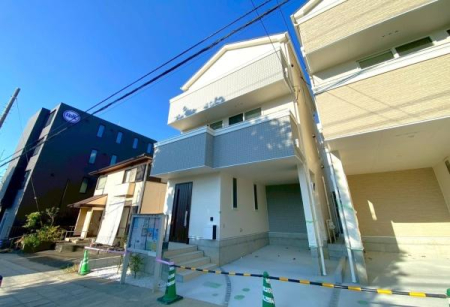 �_�ސ쌧���l�s����R����3���ڂ̐V�z��ˌ��Ă̑O�ʓ��H�܂ތ��n�ʐ^