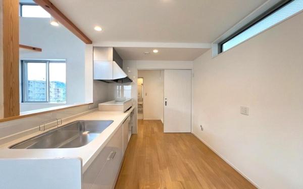 �_�ސ쌧���l�s�˒ˋ於�����̐V�z��ˌ��ẴL�b�`��