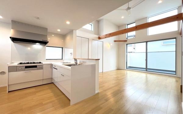 �_�ސ쌧���l�s�˒ˋ於�����̐V�z��ˌ��ẴL�b�`��