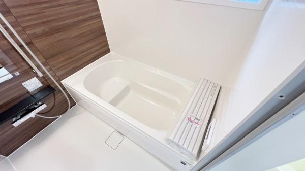 �_�ސ쌧���s�{�O��L�n4���ڂ̐V�z��ˌ��Ă̗���