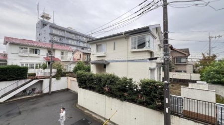 �_�ސ쌧���s�{�O��L�n4���ڂ̐V�z��ˌ��Ă̏Z�˂���̒��]�ʐ^